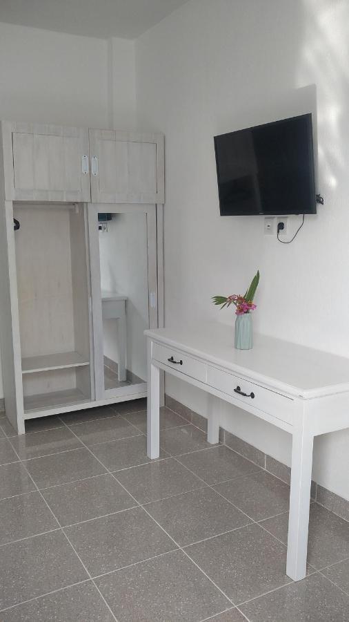 Anjo Maumere Hotel & Restaurant Zewnętrze zdjęcie