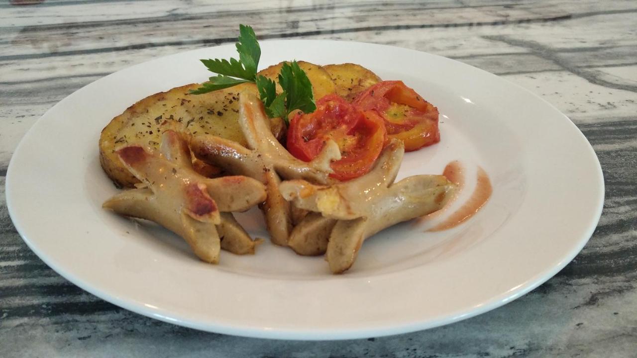 Anjo Maumere Hotel & Restaurant Zewnętrze zdjęcie